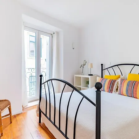 Apartment 2br At Chiado Historical Heart Of Lisbon